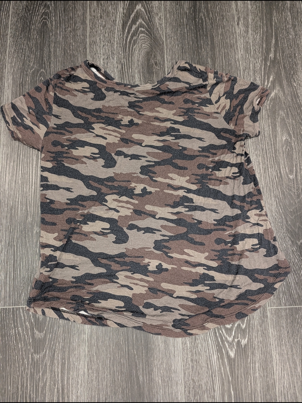 Rue21 Brown & Black Camo Short Sleeve Tee